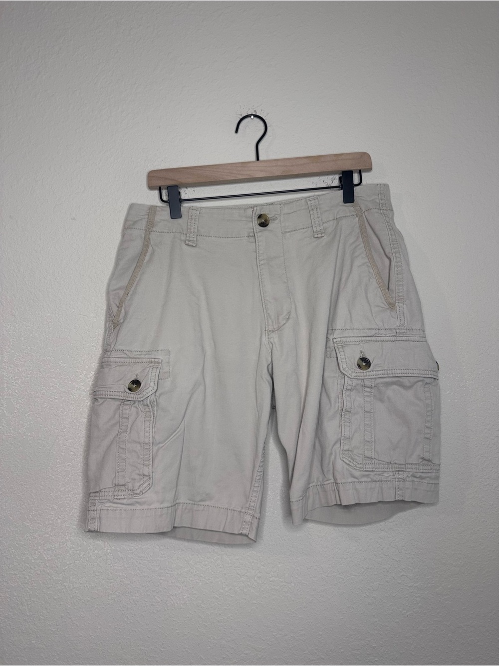 Old Navy Men's Light Tan Cargo Shorts Size 32